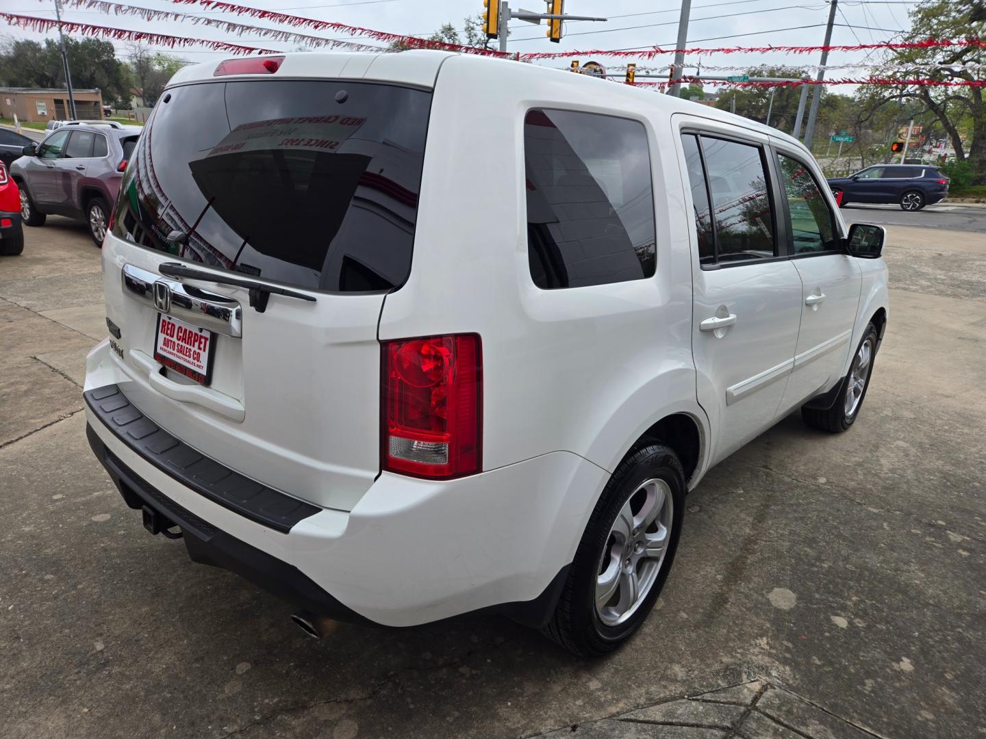 2015 WHITE /Beige Honda Pilot EX 2WD 5-Spd AT (5FNYF3H43FB) with an 3.5L V6 SOHC 24V engine, 5-Speed Automatic transmission, located at 503 West Court, Seguin, TX, 78155, (830) 379-3373, 29.568621, -97.969803 - Photo#2